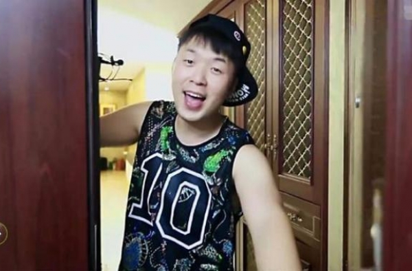 带你参观杜海涛的家，估计厨房几年没做过饭，有点干净过头了吧