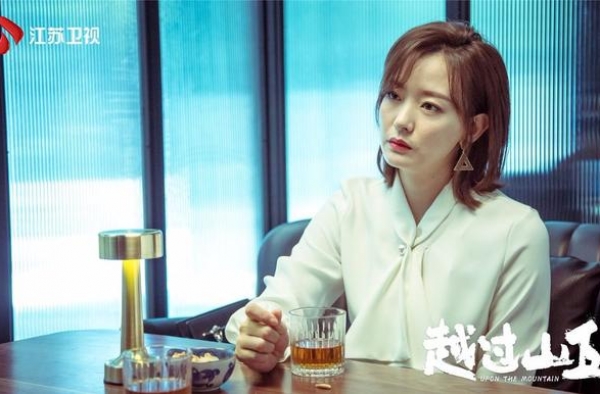 邱灵拍了拍欧阳夏兰说：彭越是我的