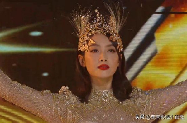 2020年金鹰节开幕，童瑶与关晓彤竞艳，宋茜女神出场，美呆了
