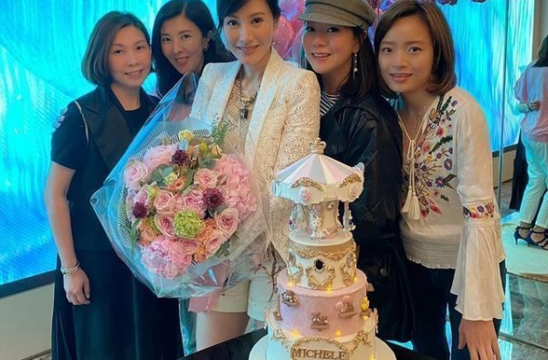 李嘉欣侄媳晒最新动态，为孩子举办生日派对，一家四口同框超温馨