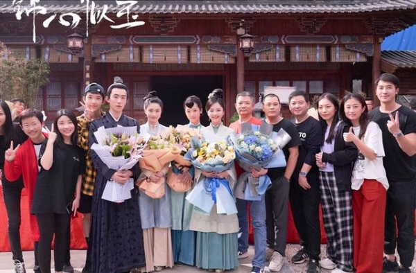 《锦心似玉》杀青，主演阵容曝光，谭松韵美腻，何泓姗颖儿太惊艳