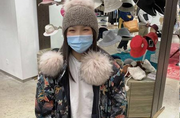 李湘不愧是富婆！带女儿跟亿万富豪吃饭，王诗龄穿运动装超乖巧