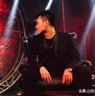 一夜爆红有多可怕？让他连父母都不认，演唱会来了不到10个人