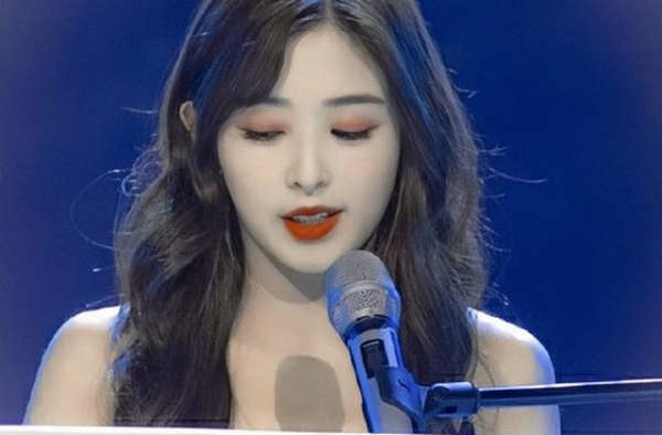 那个和热巴演李慧珍的腿精李溪芮，终于被赵薇怼上热搜，终于红了