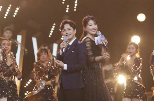 小逄观星｜赵丽颖、童瑶、王凯、朱一龙、任达华大大方方晒年龄