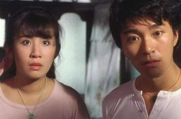 有种“遗传”叫吴君如女儿，14岁身高接近妈妈，跟爸爸一样文艺