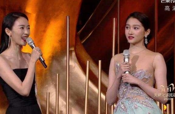 童瑶真的太瘦了，一袭露肩长裙优雅知性，但这腰是真实存在的吗？