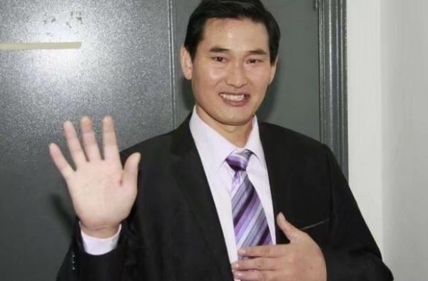 大衣哥儿媳直播说漏嘴，根本没有与朱单伟领结婚证，彩礼打水漂？