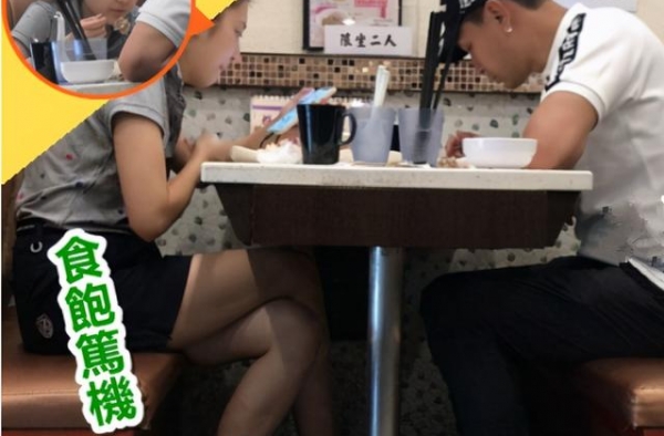 陈展鹏携妻打高尔夫享受二人世界 两人到茶餐厅吃几十元的碟头饭