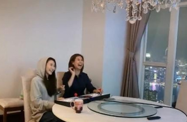 人生赢家！TVB花旦林夏薇15亿家中玩游戏，居高临下赏维港景