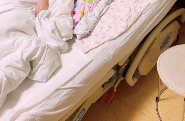 69岁张纪中老来得女，首次承认已再婚：我和杜星霖是合法夫妻