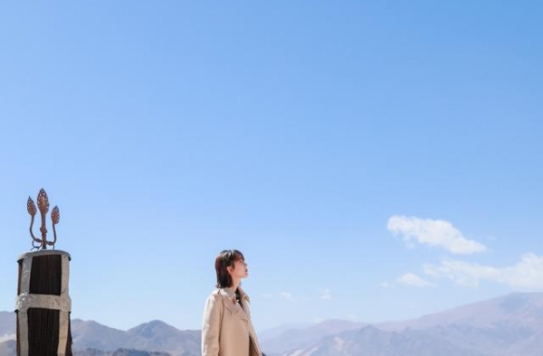 杨紫最近很低调，3套私服把自己裹得严严实实，身材也瘦了很多