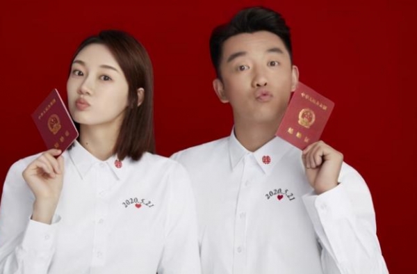 奉子成婚？郑恺官宣苗苗生女，曾说结婚时会请Baby当伴郎