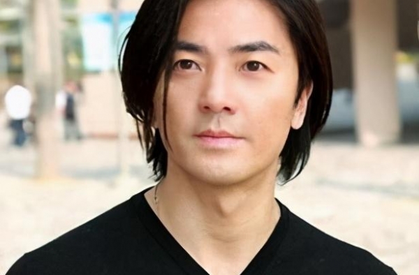 古惑仔郑伊健住的豪宅，第一次见卧室这么装，看起来很过时