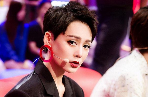 陈松伶近照曝光，患卵巢瘤致不孕至今无子，为夫家考虑领养婴儿
