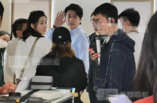 鬼吹灯要烂尾？原导演拍完《金刚川》进组靳东新剧，被扒早有退意