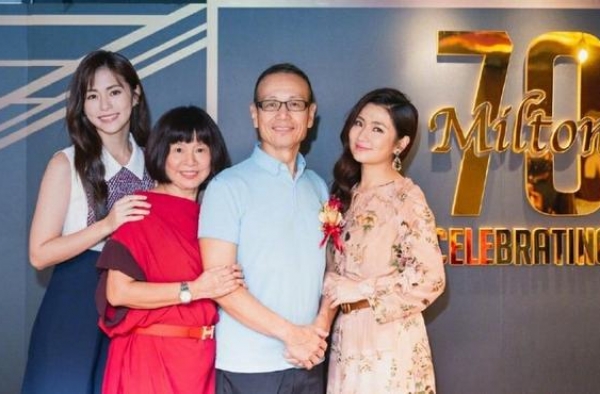 任家萱纪念重生，严重烧伤、家人重病、婚姻破碎，父母说后悔生她