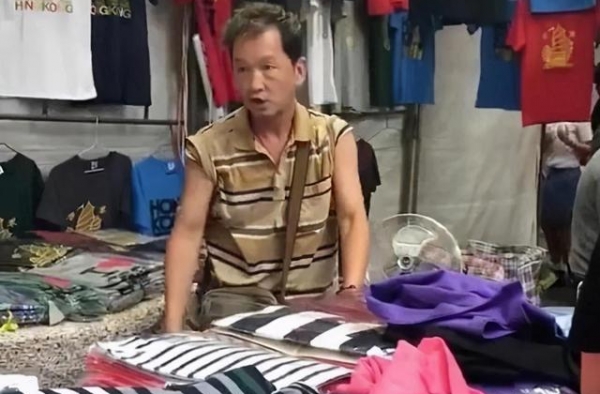 老戏骨廖启智摆摊卖衣服，TVB工作人员回应，香港配角生存不易