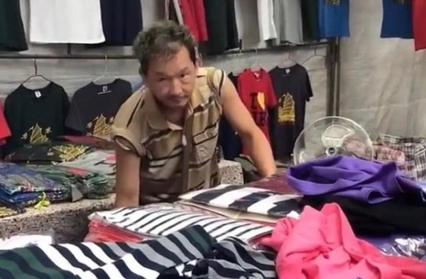 66岁老戏骨廖启智明明是在拍戏，却要被传沦落到摆摊卖廉价衣物