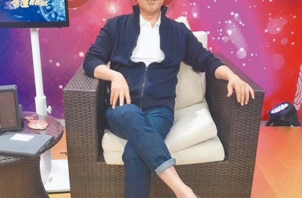 高圆圆晒2岁女儿近照，孩子专挑爸爸的优点长，从小就是个美人相