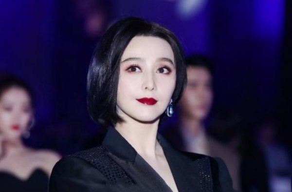化妆确实是一门技巧，范冰冰这浓妆堪比“整容”，前后判若两人