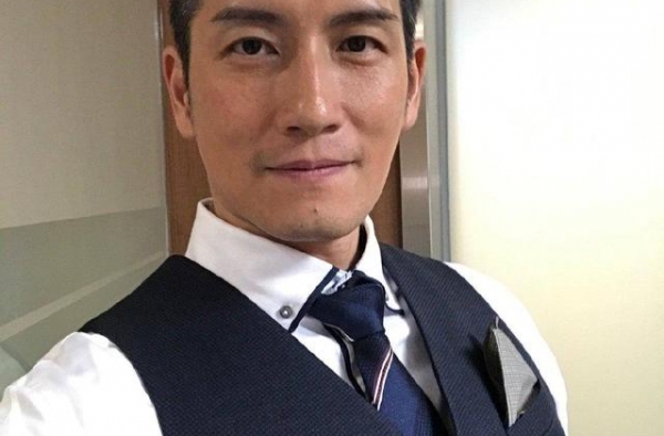 TVB型男袁文杰用细心打动女友，两人爱情长跑多年，对方有婚史