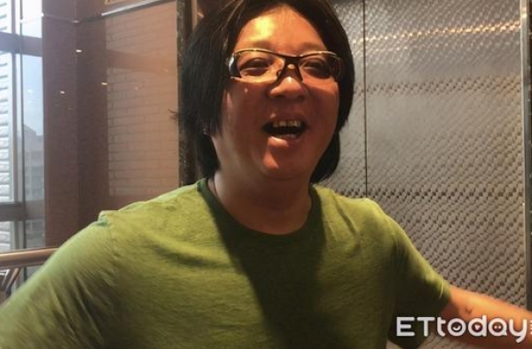 袁蔼玲爆“对病父不闻不问”袁惟仁女儿揭真相：被奶奶阻止探望
