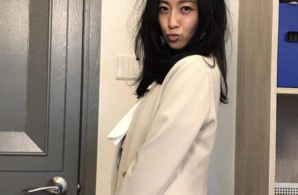 TVB花旦陈自瑶自信晒新发型，网友嘲讽显老，好身材夺眼球