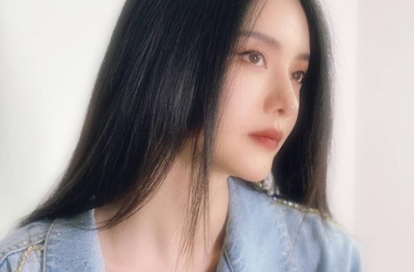 金瀚霸气认爱后又被拍，街头拥吻超黏人！本尊随后更博太有画面感