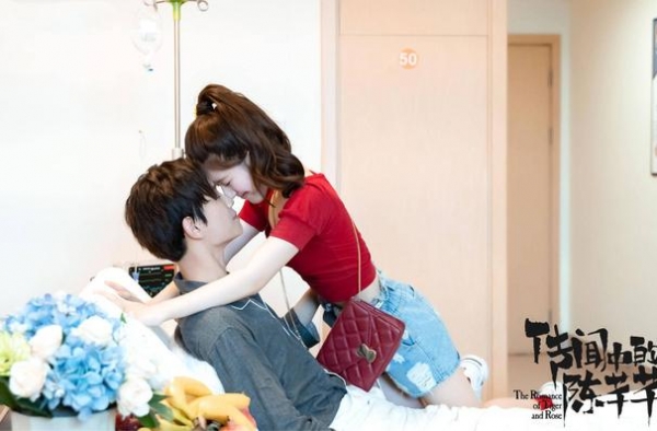 同是90花，鞠婧祎演技被槽模式化，白鹿从“0”追起后来居上