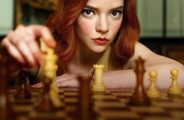 开局9.3分，网飞空降棋牌剧，一集封神