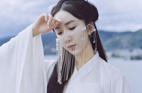 娄艺潇参加节目时的近照太吓人了！曾经的女神形象荡然无存
