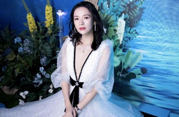 富养女儿，章子怡让醒醒接触高定珠宝，希望女儿以后做设计师