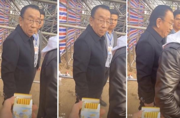 侯耀华商演环境乱如工地，皱眉拒路人递烟，太落魄没昔日大师风采