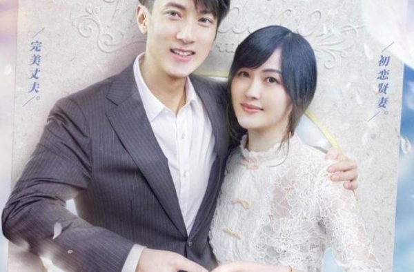 林心如拍宣传片婚戒瞩目，丸子头牛仔裙亮相心情好，力破婚变传闻