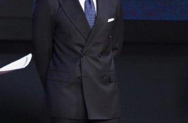 EXO成员金钟大近照曝光，与小鲜肉形象形成明显反差