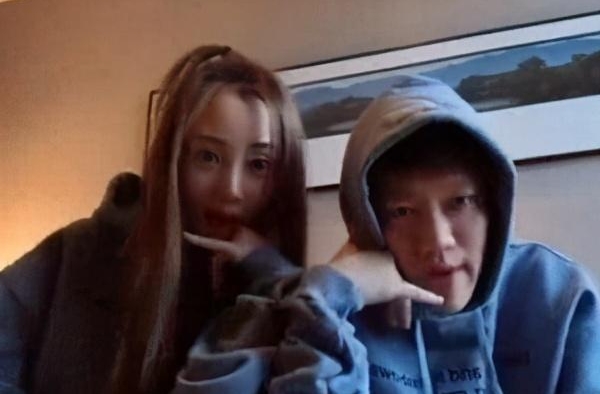 PG1长文被热议，李小璐接连两条暖心视频，隔空安慰还是蹭热度