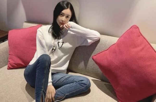 潘玮柏娇妻风波后首晒美照，气质仍一股网红风，心机秀钻戒？