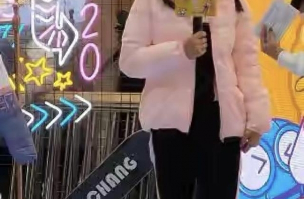 12岁森蝶独自出席代言活动，网友却嘲：刚过规定年龄就出来捞金
