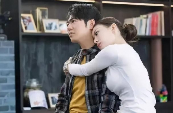 郎朗老婆吉娜孕照曝光！郭碧婷产后复出
