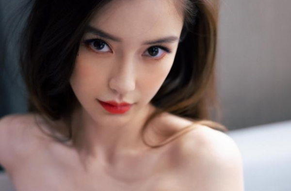 唐嫣成第二个Angelababy？剧组抠图拍戏养胎？