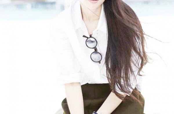 郭碧婷生娃以后，曼妙身材绽放女人味，像仙女一样！