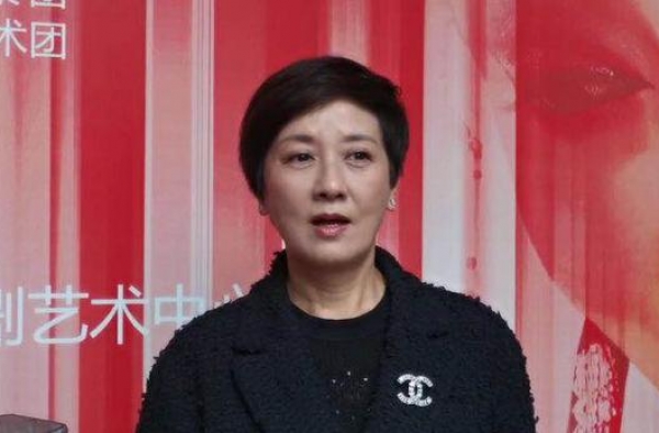 重庆妹儿邓婕回家乡为川剧站台，期待为川剧做更多贡献