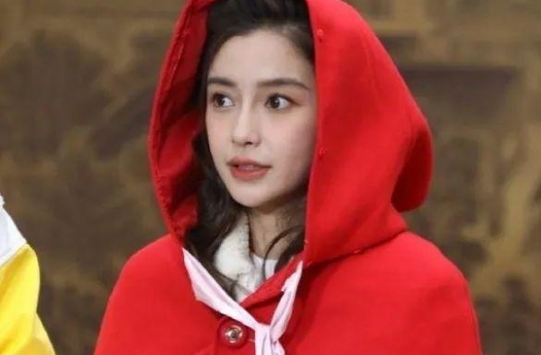 穿上这件斗篷，我魔法师的身份终究是藏不住了