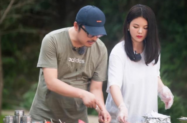 有种“长大”叫李湘女儿，如今瓜子脸、大长腿，美到不敢认