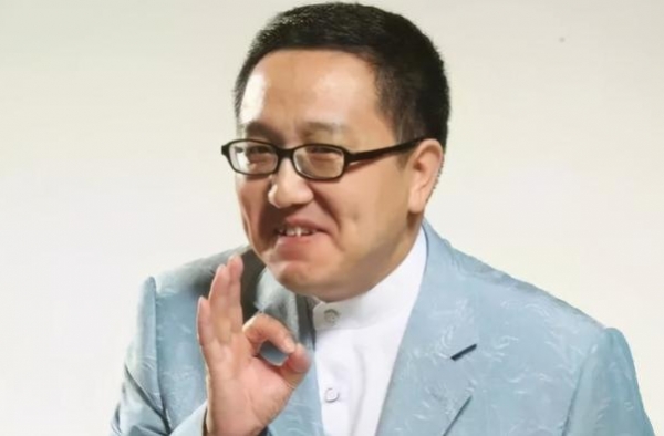 全能人才句号，二婚娶小11岁妻子，老来得女，58岁成人生赢家