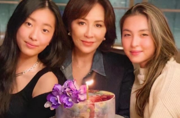 陈奕迅女儿被养成名媛？7岁演MV，16岁与刘嘉玲吃饭神似刘雯