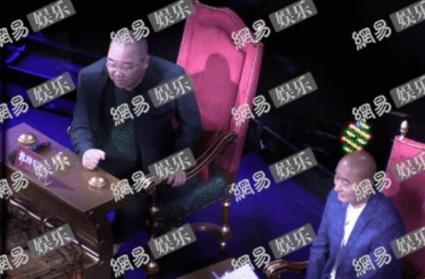 央视综艺陈佩斯居c位，郭德纲英达坐两边点评，为抢学员各出奇招