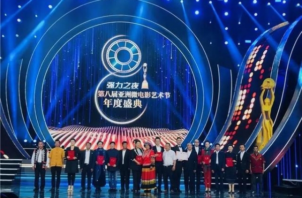 促进云南临沧乡村旅游，演员斯琴高娃等人获聘“名誉村长”
