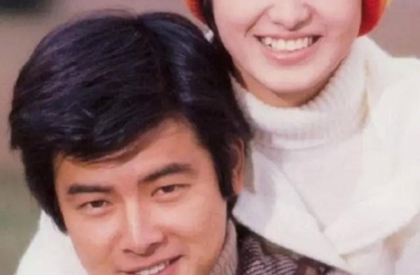 山口百惠与三浦友和爱情往事：听说，这才是爱情最暖的样子